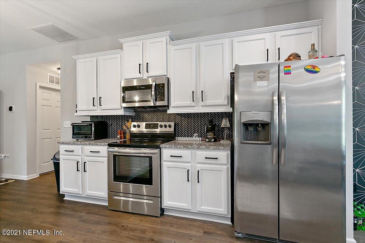 7513 Hilsdale Road Jacksonville, FL 32216 - Photo 8 of 18 08-Kitchen