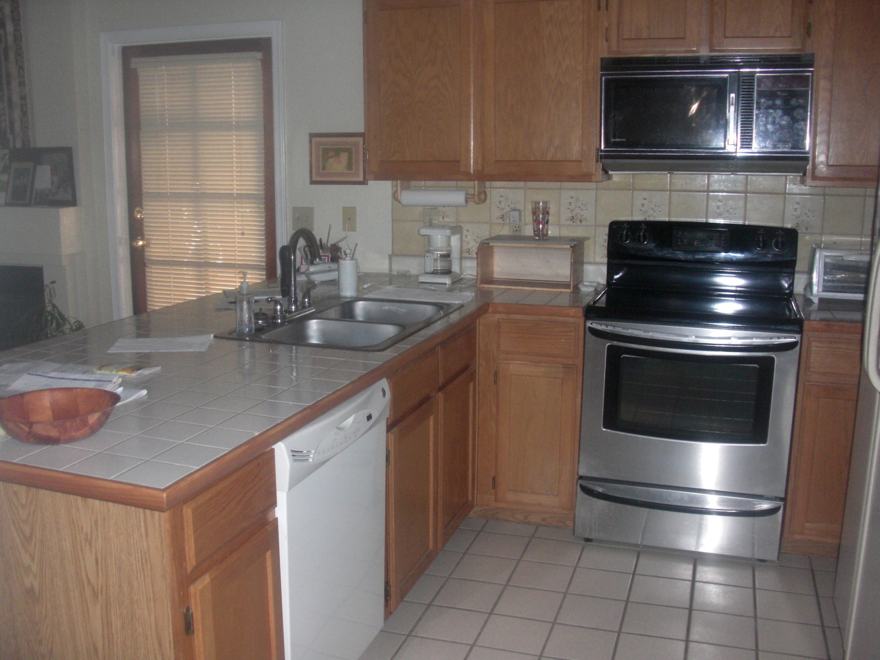 3602 East Utopia Road Phoenix, AZ 85050 - Photo 4 of 6 Kitchen