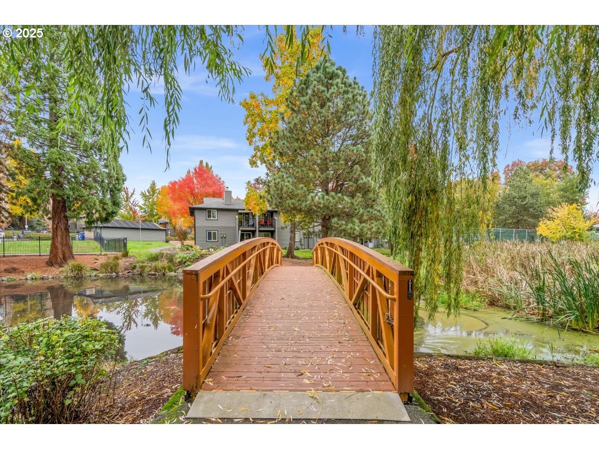 12612 Northwest Barnes Road, Unit 6 Portland, OR 97229 - Photo 32 of 40