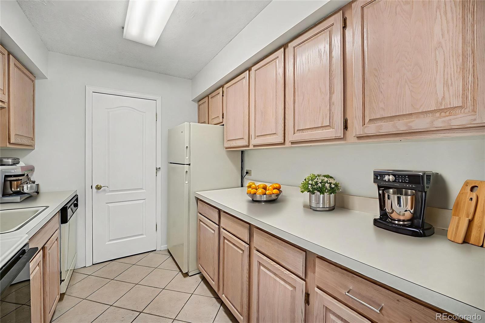 1020 15th Street, Unit 35L Denver, CO 80202 - Photo 6 of 39 a kitchen with refrigerator and cabinets