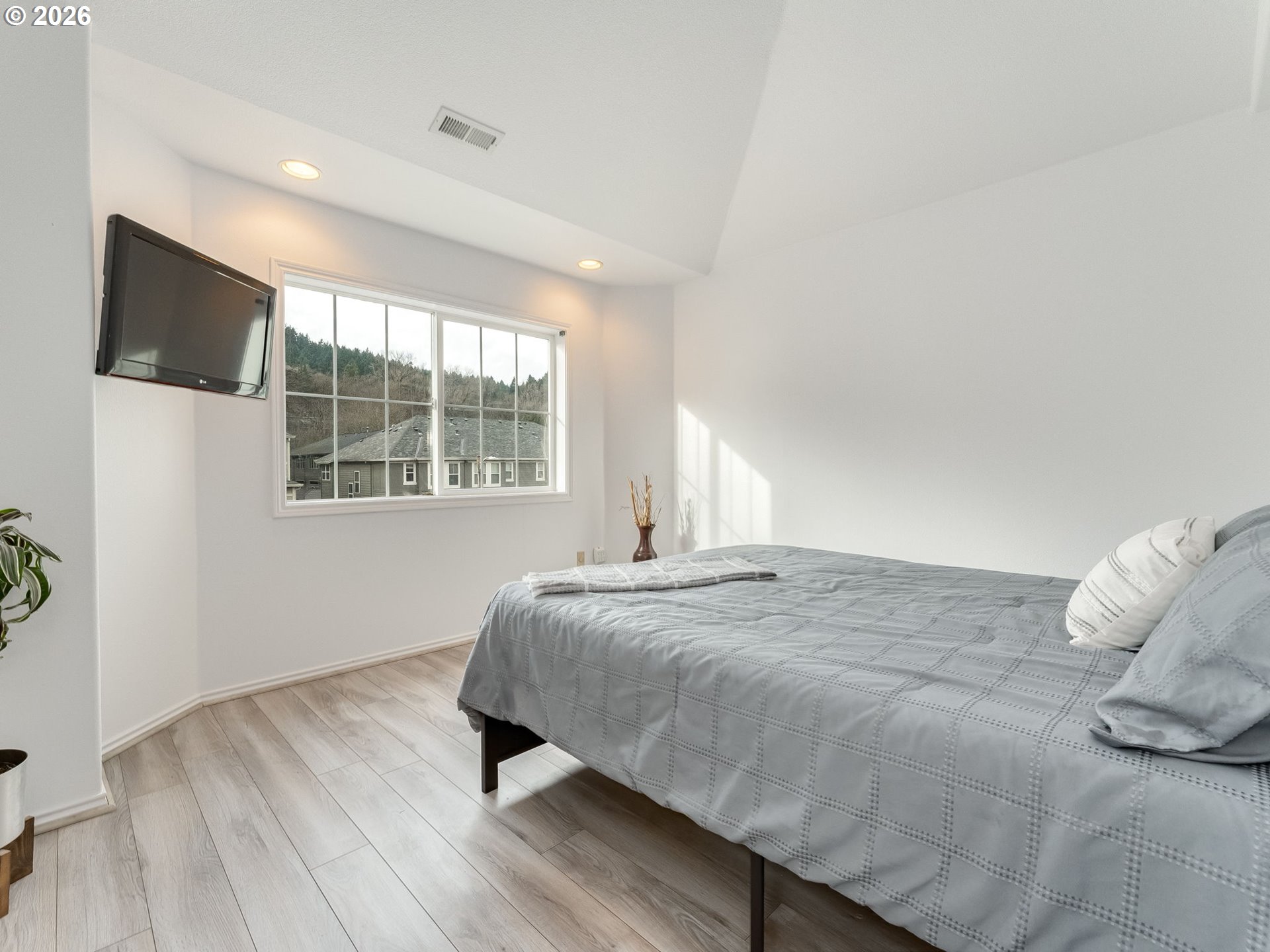 4906 Southwest 1st Avenue Portland, OR 97239 - Photo 21 of 27