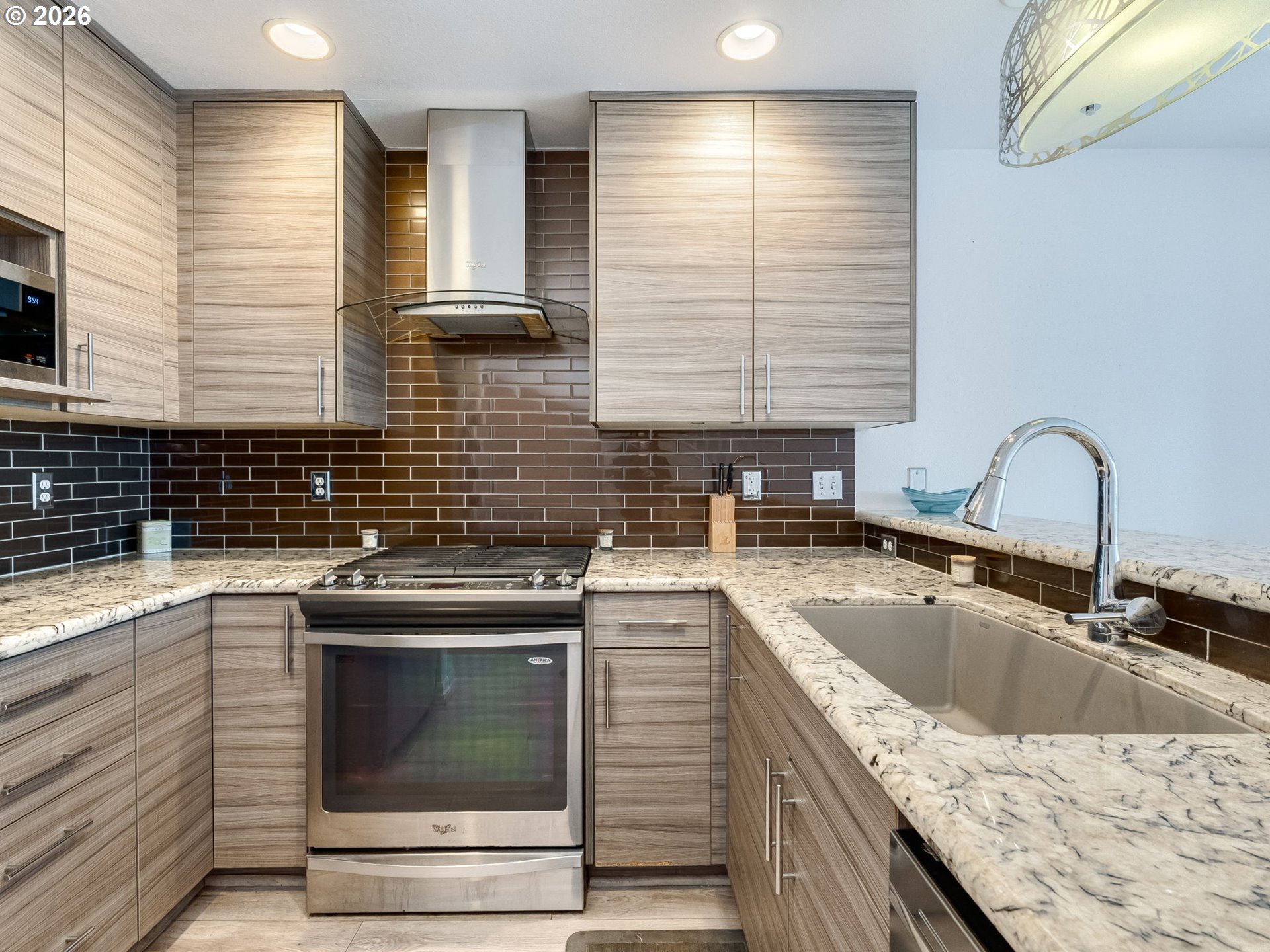 4906 Southwest 1st Avenue Portland, OR 97239 - Photo 6 of 27