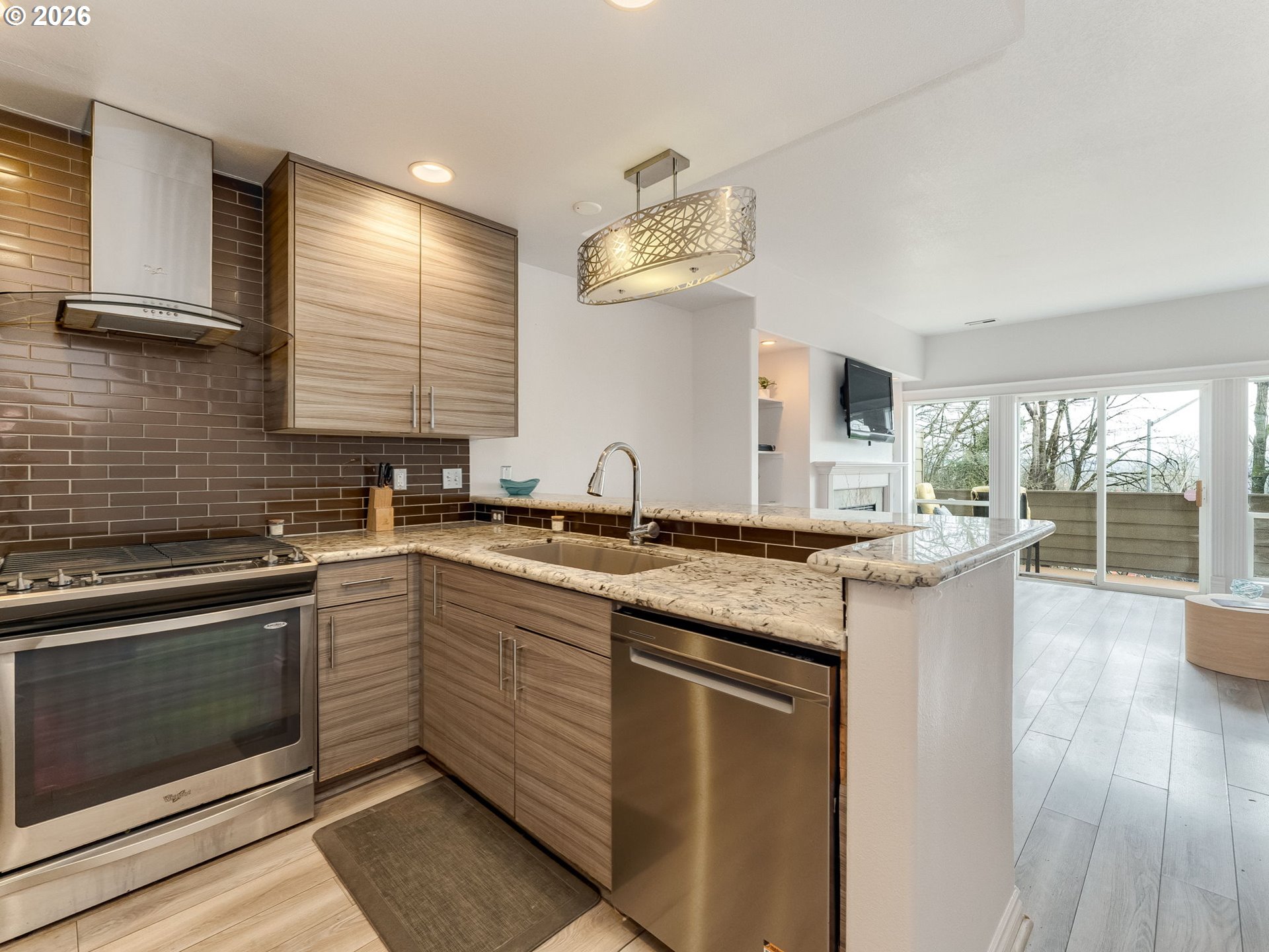 4906 Southwest 1st Avenue Portland, OR 97239 - Photo 7 of 27