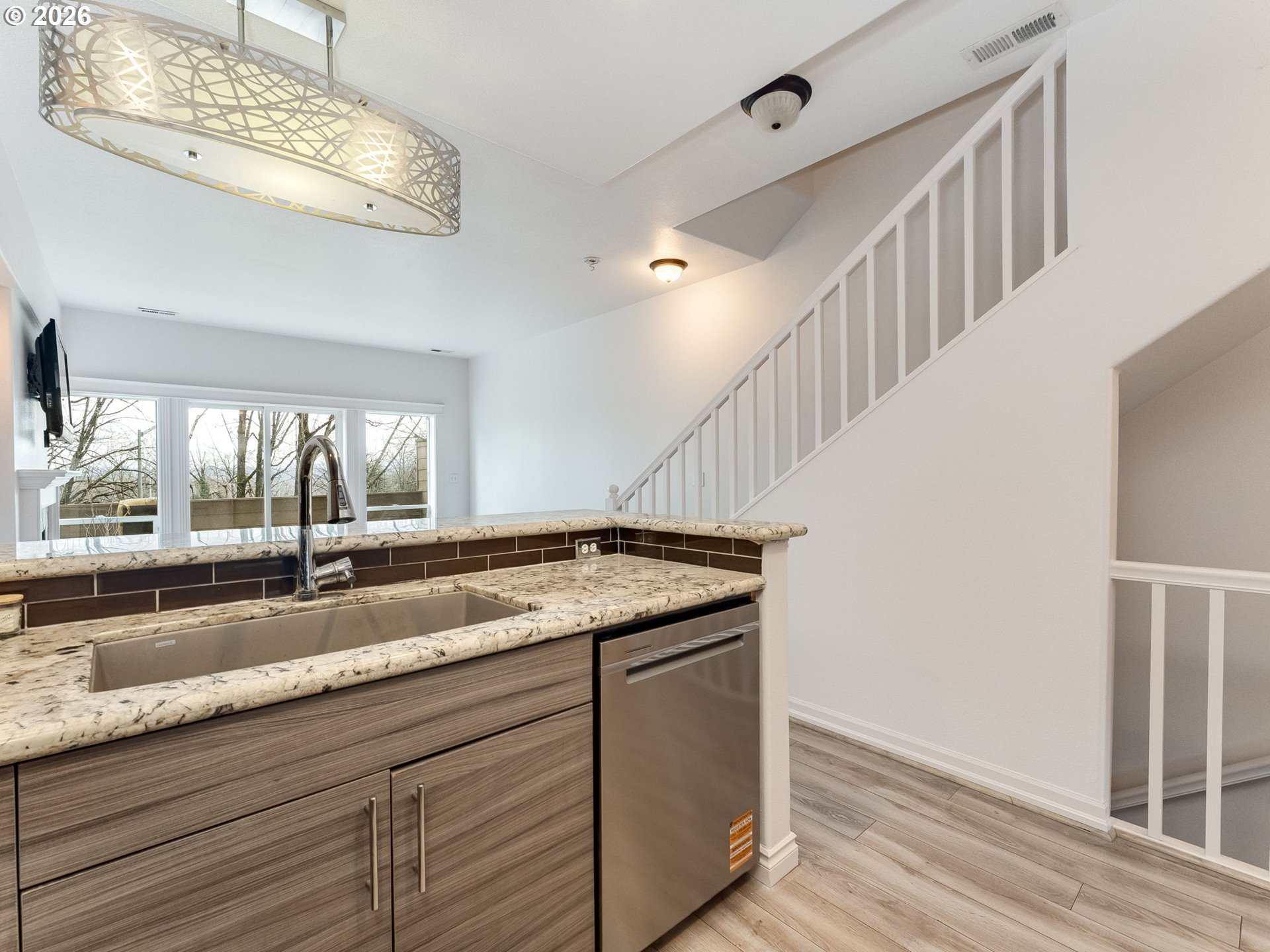 4906 Southwest 1st Avenue Portland, OR 97239 - Photo 8 of 27