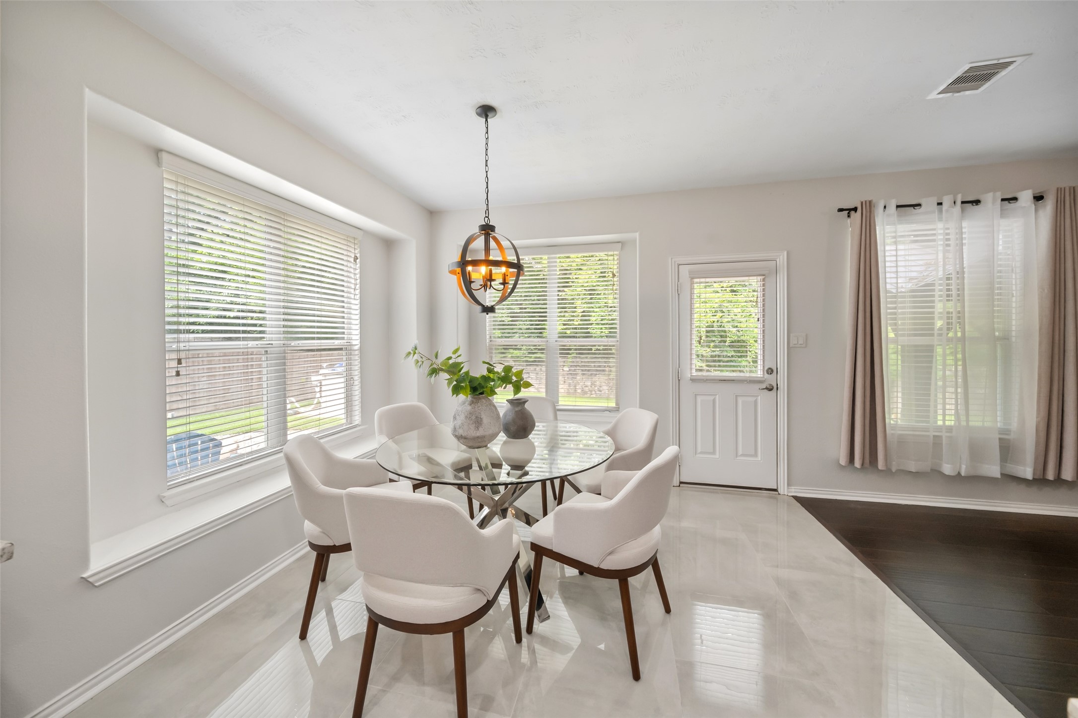 81 Palos Verde Conroe, TX 77304 - Photo 12 of 36 Breakfast room