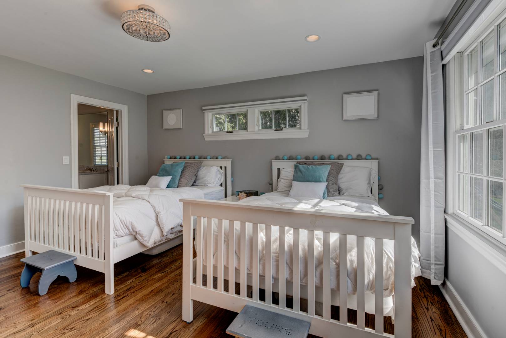 14 Aelfie's Way Bridgehampton, NY 11932 - Photo 7 of 13 a bedroom with double bed and a window