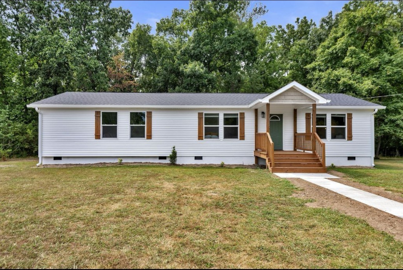 10498 Missionary Ridge Road Bon Aqua, TN 37025 - Photo 2 of 41 a front view of a house with garden