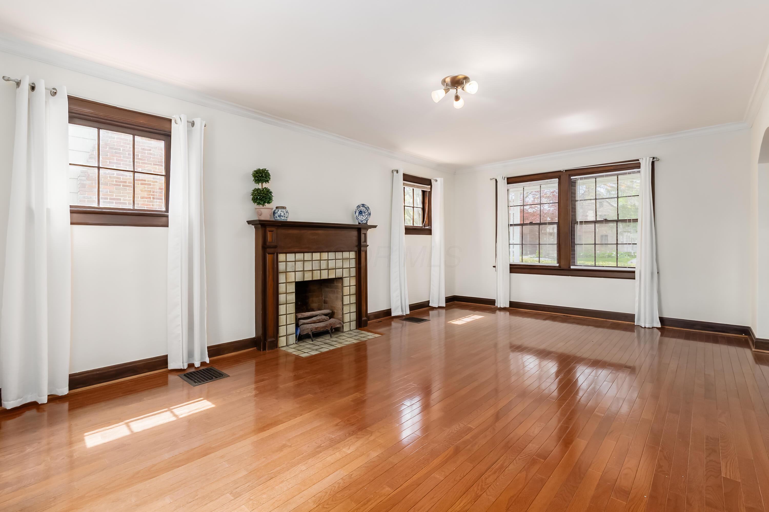 50 North Cassingham Road Columbus, OH 43209 - Photo 10 of 47 Living Room w/ wood floors