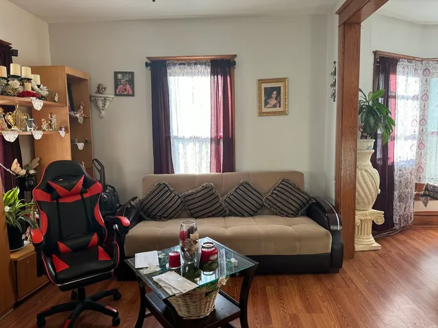 $189,900 | 504 5th Avenue, Aurora, IL 60505