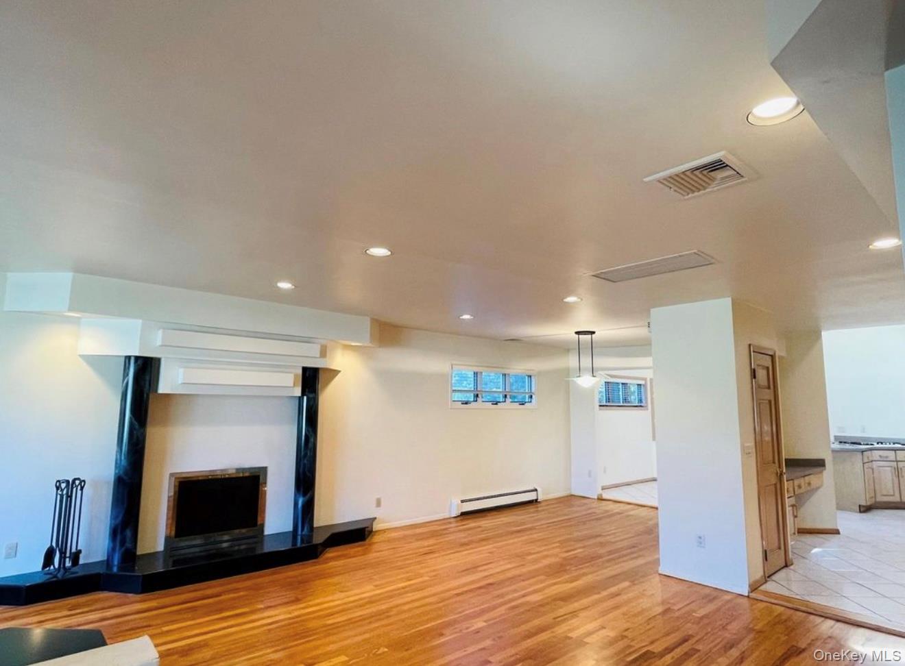 5 Eaton Road Syosset, NY 11791 - Photo 3 of 19