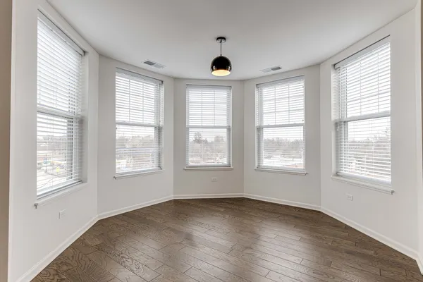 $4,465 | 115 Lake Street, Unit 313, Libertyville, IL 60048