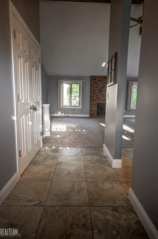 2388 Cumberland Road Rochester, MI 48307 - Photo 3 of 36 31301848-2.JPG