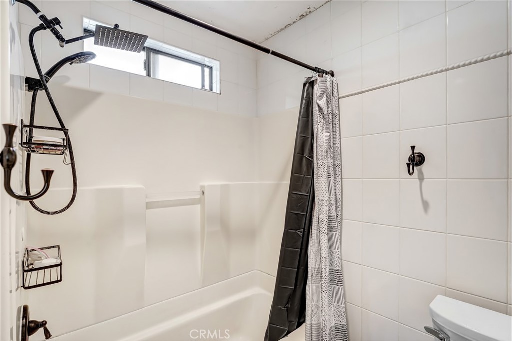 3265 Sheri Drive Simi Valley, CA 93063 - Photo 18 of 25 a bathroom with a shower