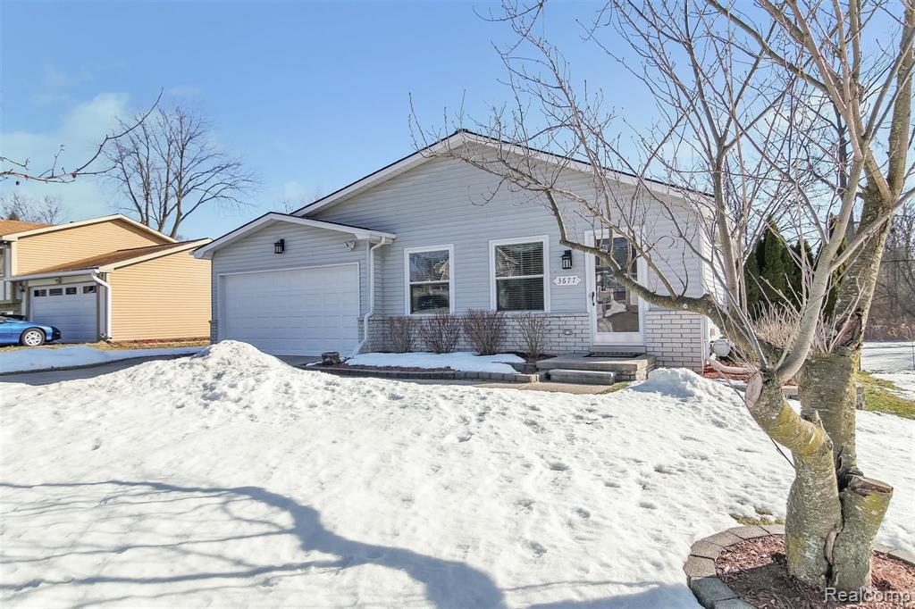 3677 Dearborn Avenue Rochester Hills, MI 48309 - Photo 4 of 28