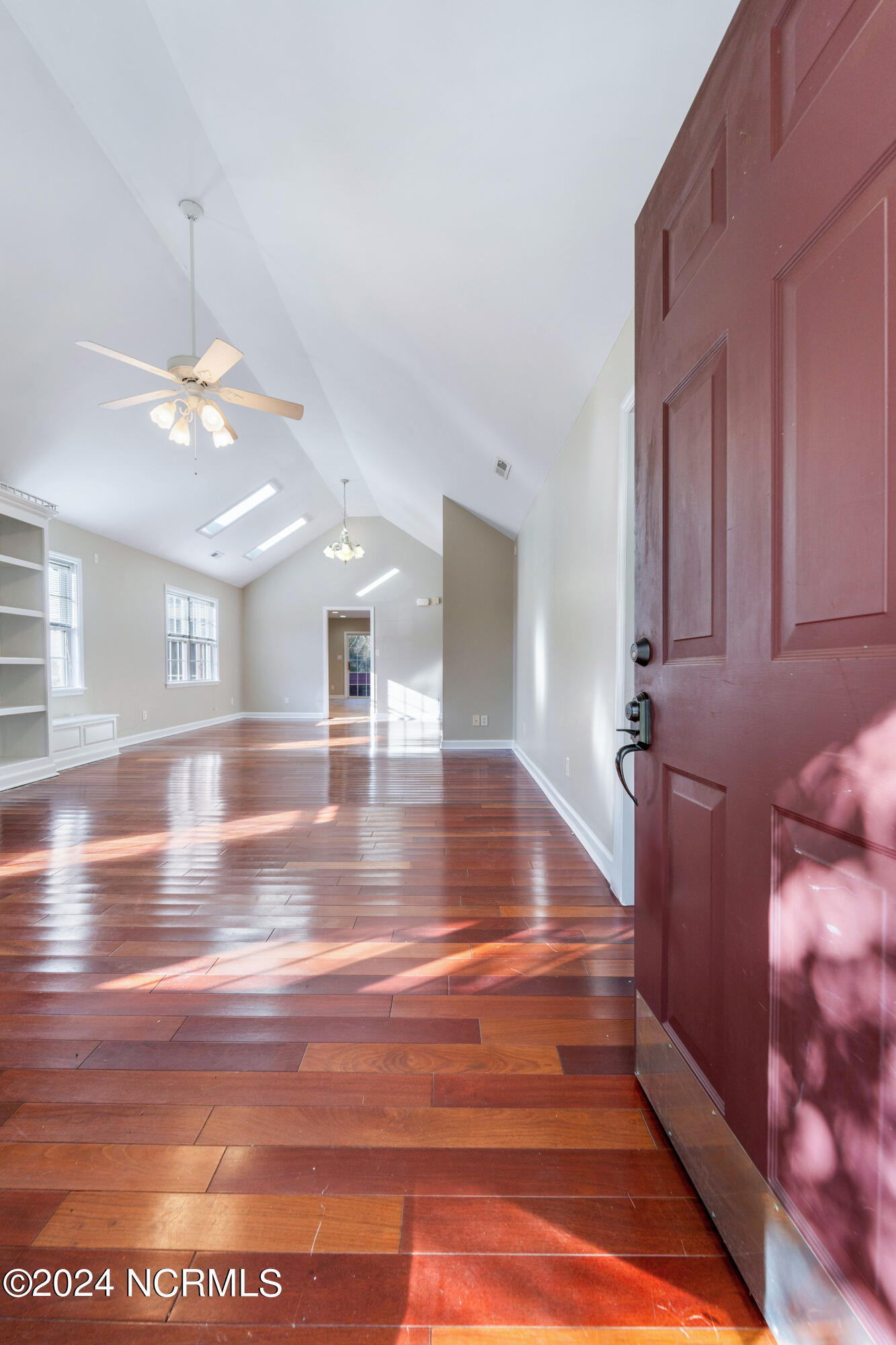 223 Riverbend Road Jacksonville, NC 28540 - Photo 2 of 25 Foyer