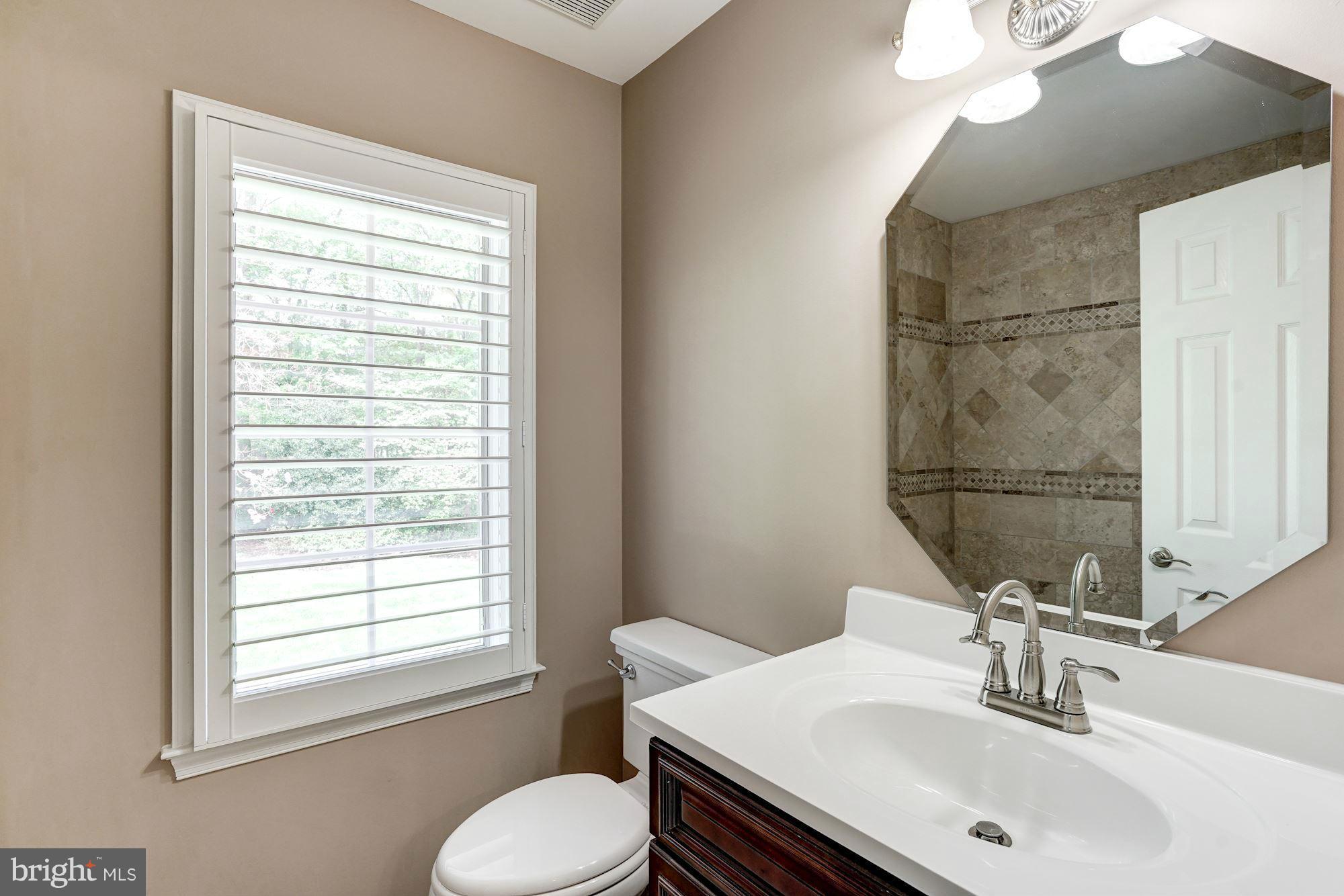 1072 Rocky Run Road McLean, VA 22102 - Photo 22 of 30 Jack and Jill Bath