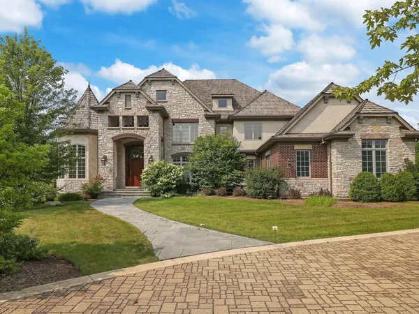 $2,100,000 | 34 Abbey Woods Drive, Barrington Hills, IL 60010