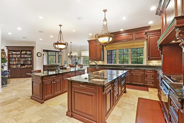 $2,100,000 | 34 Abbey Woods Drive, Barrington Hills, IL 60010