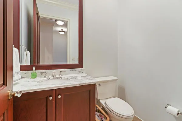 $2,100,000 | 34 Abbey Woods Drive, Barrington Hills, IL 60010