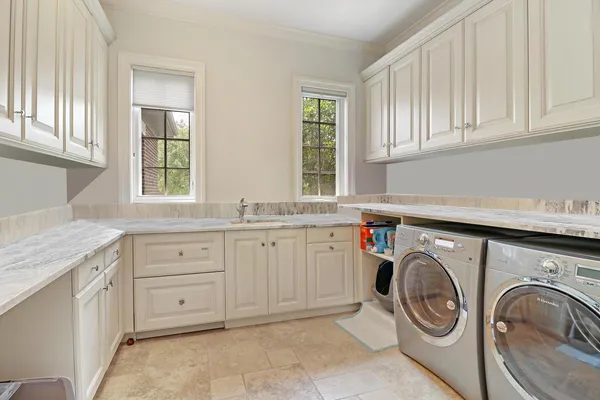 $2,100,000 | 34 Abbey Woods Drive, Barrington Hills, IL 60010