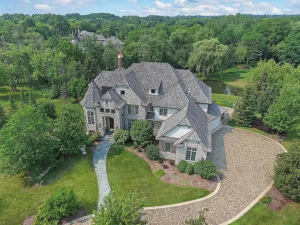 $2,100,000 | 34 Abbey Woods Drive, Barrington Hills, IL 60010