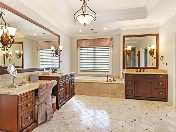 $2,100,000 | 34 Abbey Woods Drive, Barrington Hills, IL 60010