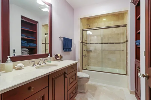 $2,100,000 | 34 Abbey Woods Drive, Barrington Hills, IL 60010