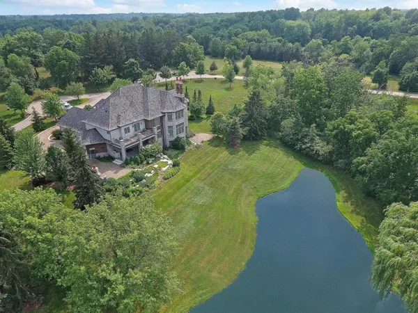 $2,100,000 | 34 Abbey Woods Drive, Barrington Hills, IL 60010