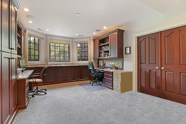 $2,100,000 | 34 Abbey Woods Drive, Barrington Hills, IL 60010