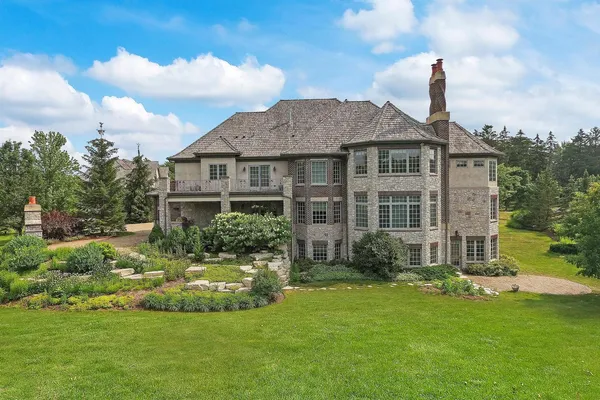 $2,100,000 | 34 Abbey Woods Drive, Barrington Hills, IL 60010