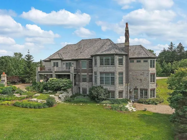 $2,100,000 | 34 Abbey Woods Drive, Barrington Hills, IL 60010