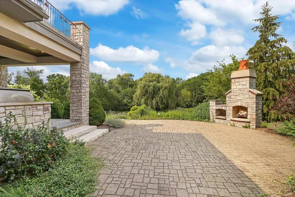 $2,100,000 | 34 Abbey Woods Drive, Barrington Hills, IL 60010