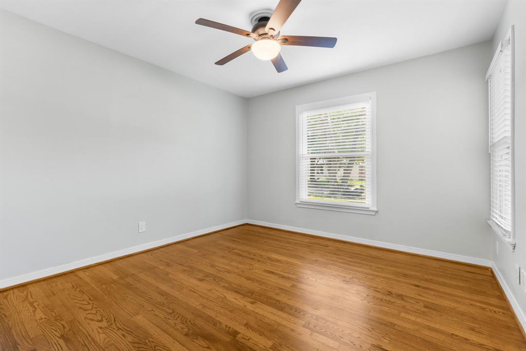 563 Hambrick Road Dallas, TX 75218 - Photo 13 of 36