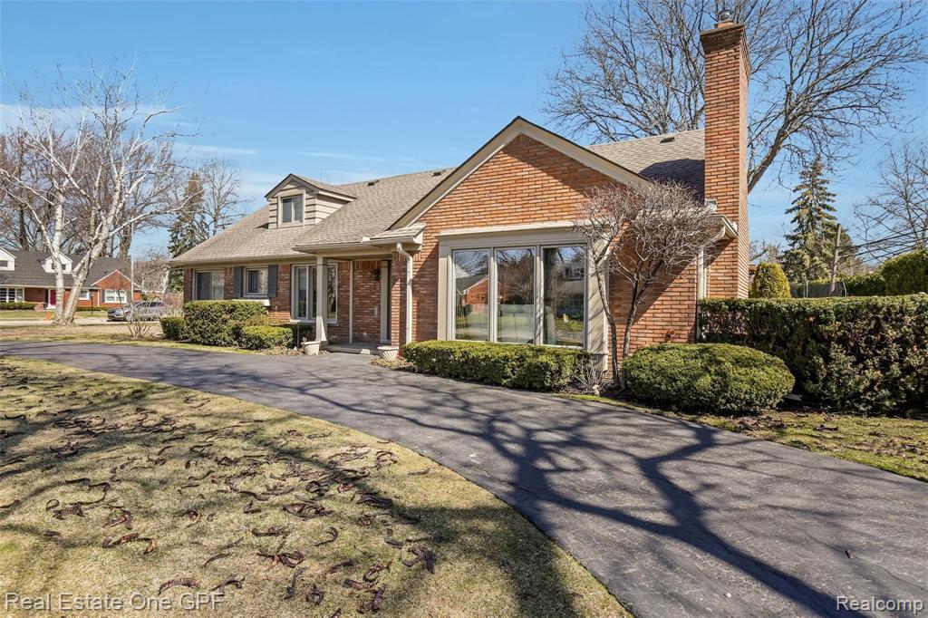 470 Cook Road Grosse Pointe Woods, MI 48236 - Photo 2 of 47