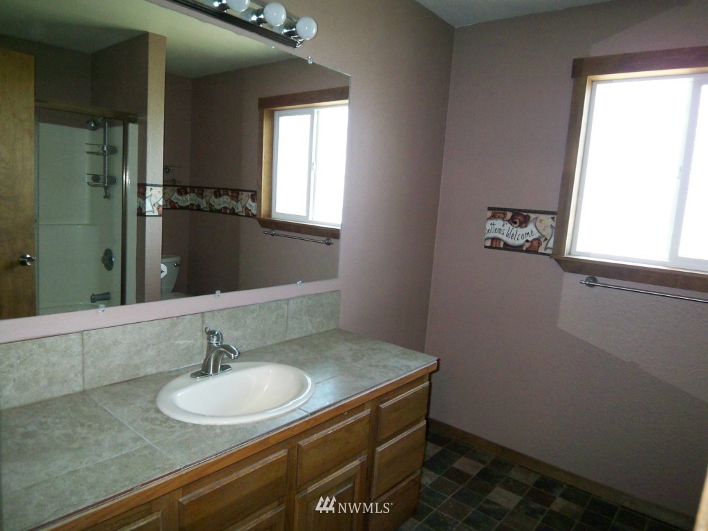 133 Ridings Road Oakville, WA 98568 - Photo 7 of 24 Gallery Image 7