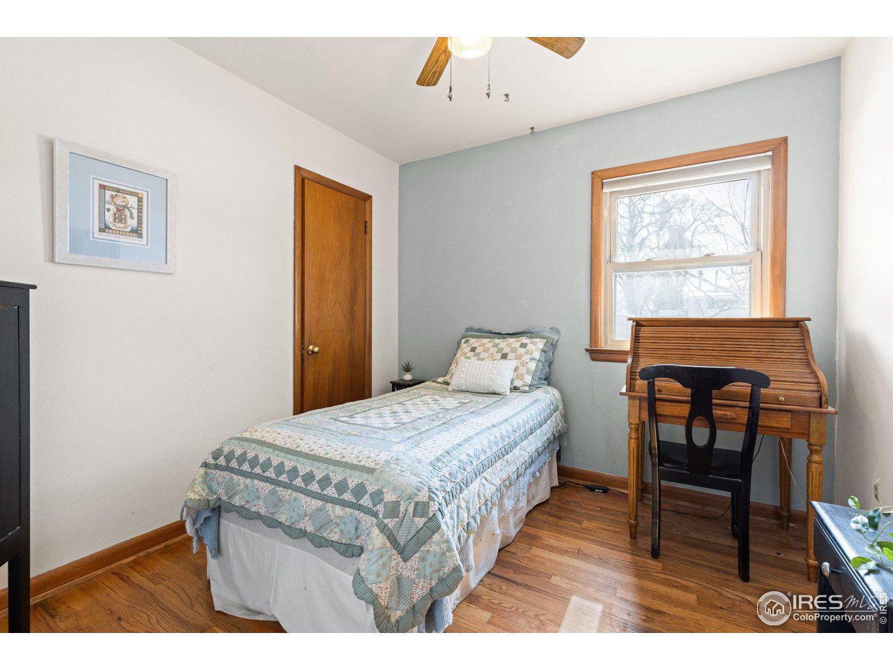 6 Sunset Circle Longmont, CO 80501 - Photo 20 of 37 a bedroom with a bed and a table in it