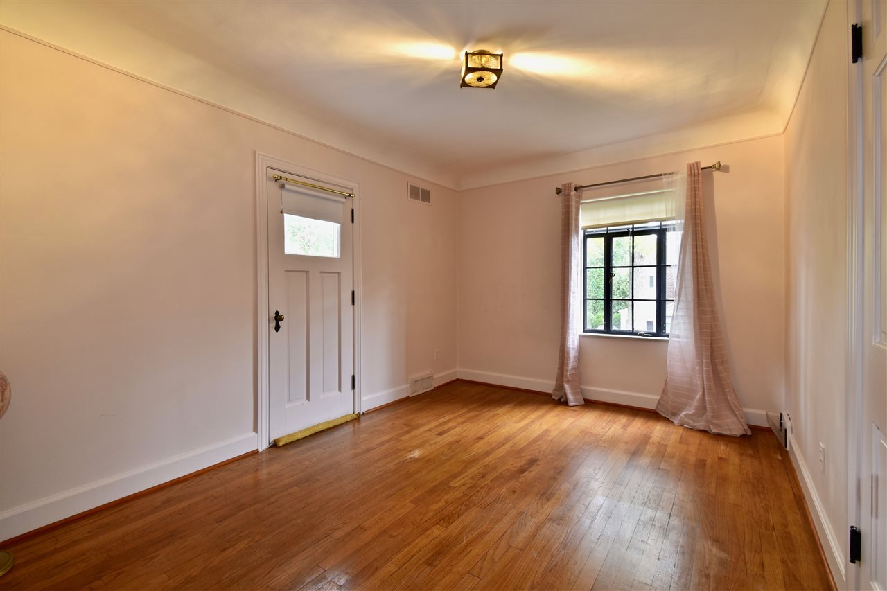 1779 Littlestone Road Grosse Pointe, MI 48236 - Photo 17 of 28 50027296-16.JPG