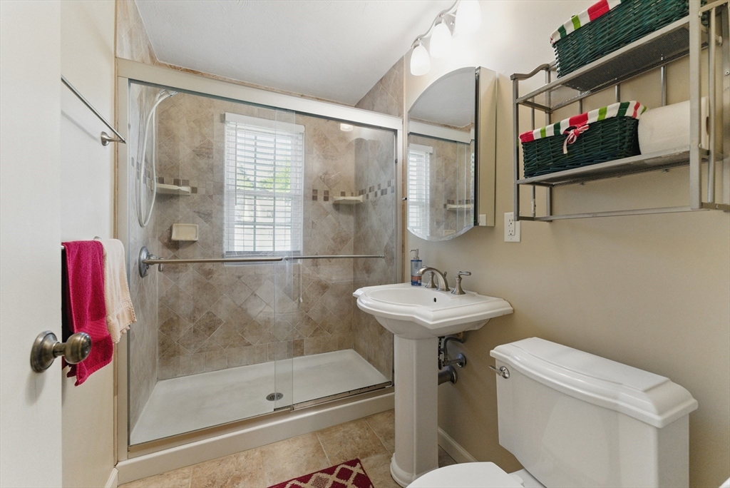 31 Fallston Street Springfield, MA 01119 - Photo 20 of 37
