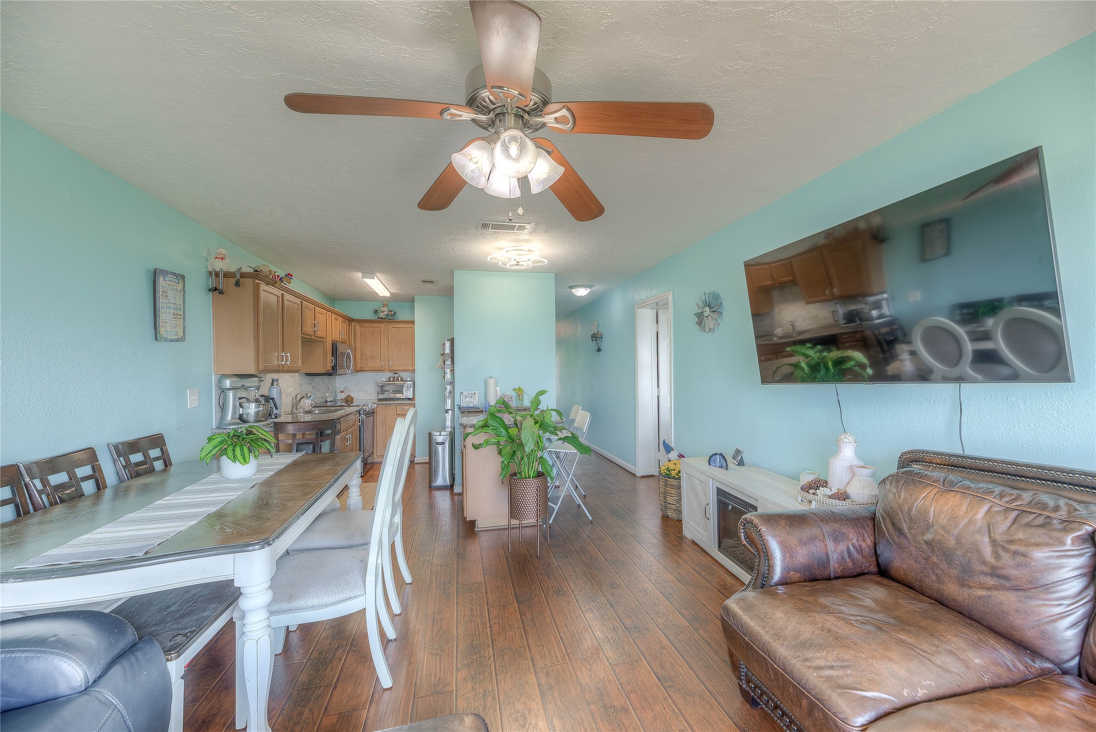 445 Carolcrest Lane, Unit 112 Livingston, TX 77351 - Photo 11 of 33 a living room with furniture and a flat screen tv