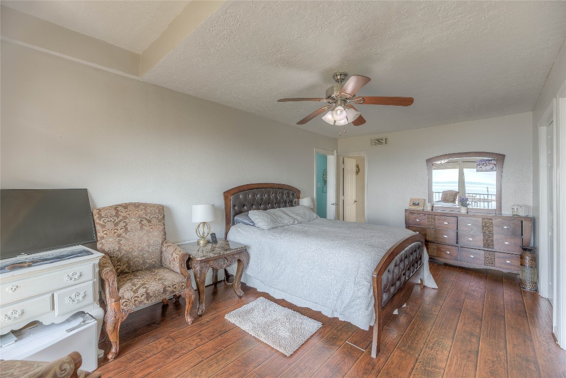 445 Carolcrest Lane, Unit 112 Livingston, TX 77351 - Photo 16 of 33 a bedroom with furniture and a window