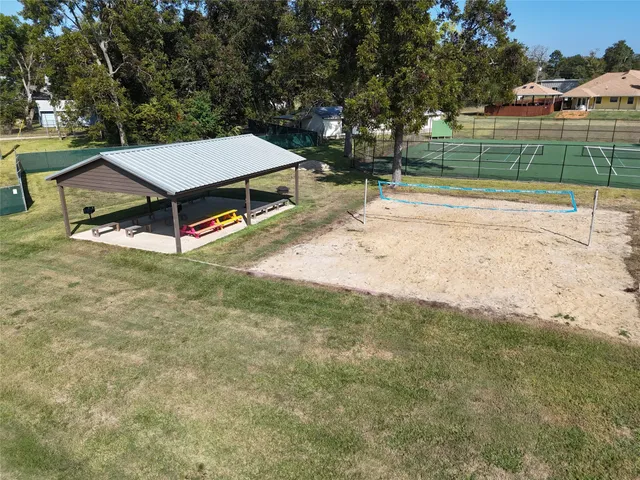 a view of a tennis court