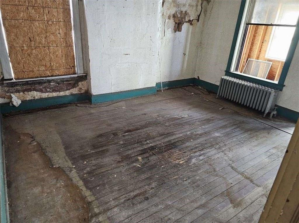 300 Longfellow Street Vandergrift, PA 15690 - Photo 22 of 34 a view of an empty room with a window