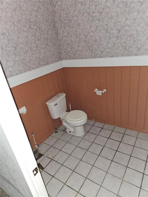 300 Longfellow Street Vandergrift, PA 15690 - Photo 29 of 34 a bathroom with a toilet