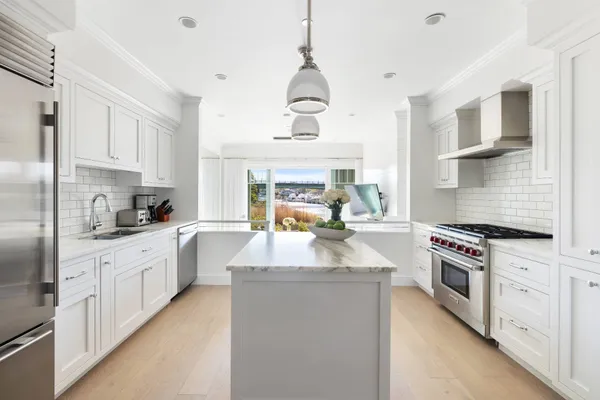 $1,631,000 | 31 Old Boathouse Lane South, Hampton Bays, NY 11946