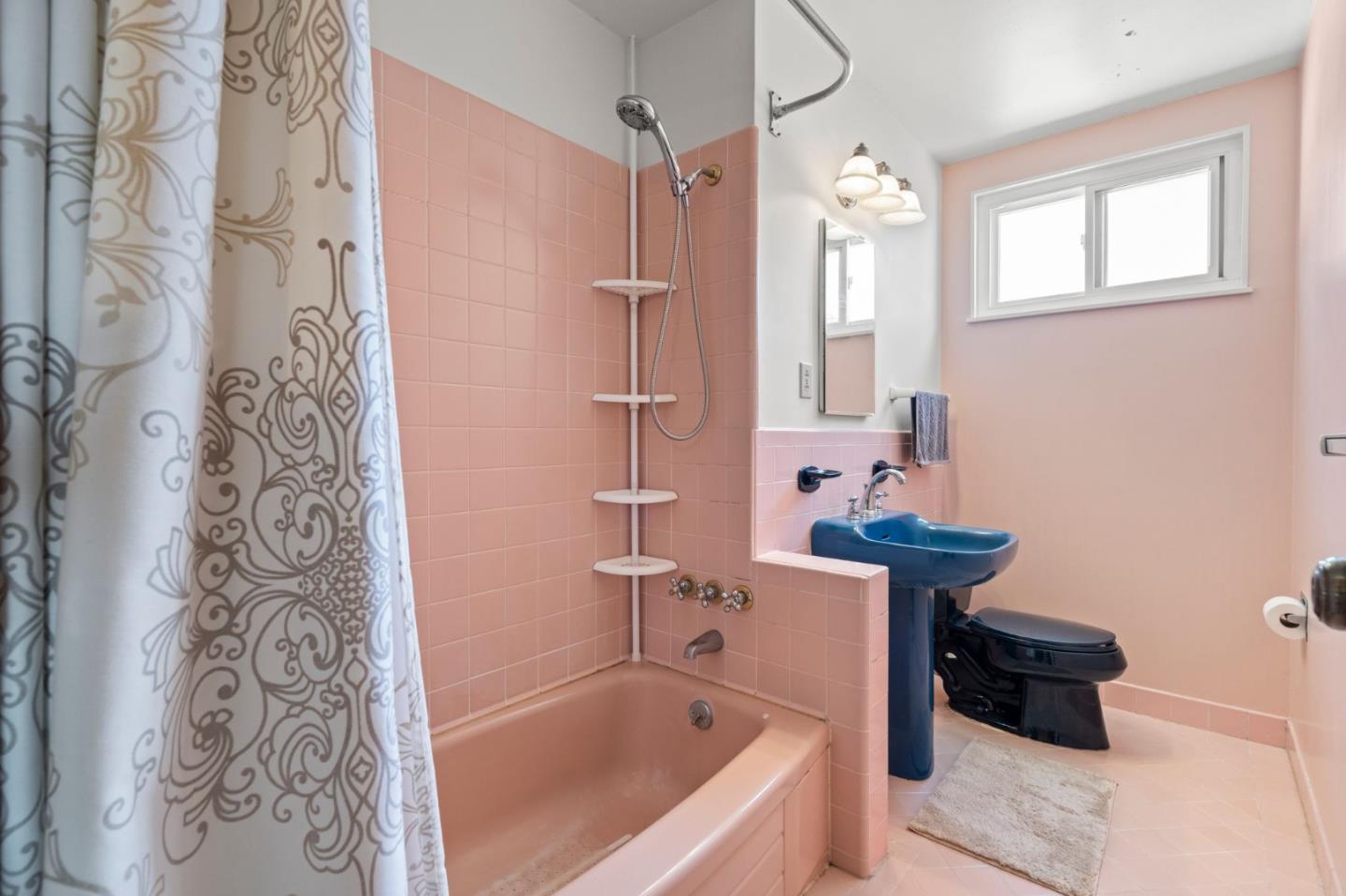 430 Higate Drive Daly City, CA 94015 - Photo 33 of 40 a bathroom with a bathtub sink and toilet