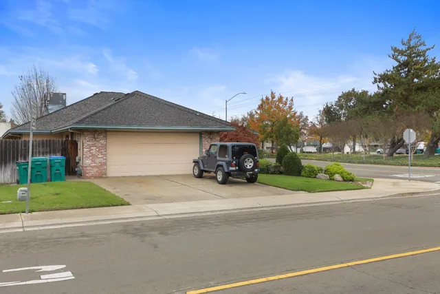 $585,000 | 401 North Lower Sacramento Road, Lodi, CA 95242