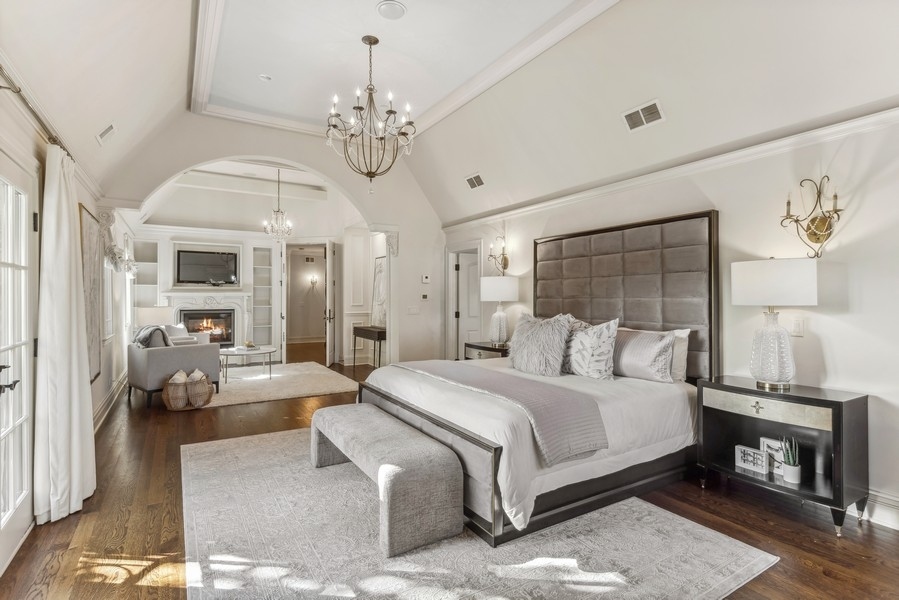 927 Cleveland Road Hinsdale, IL 60521 - Photo 21 of 46 a bedroom with a large bed and a chandelier