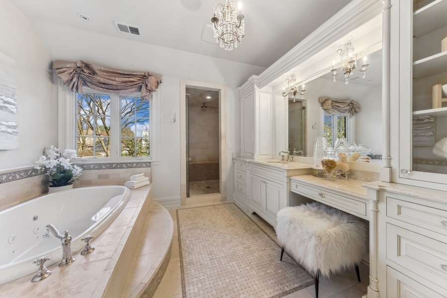 927 Cleveland Road Hinsdale, IL 60521 - Photo 29 of 46 a spacious bathroom with a tub sink and mirror