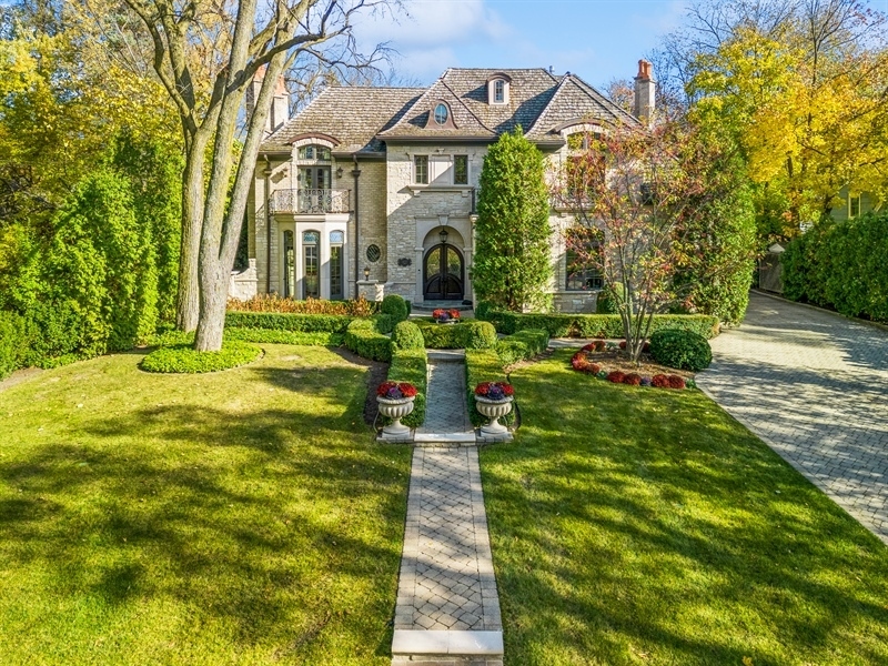 927 Cleveland Road Hinsdale, IL 60521 - Photo 42 of 46 a front view of a house with garden