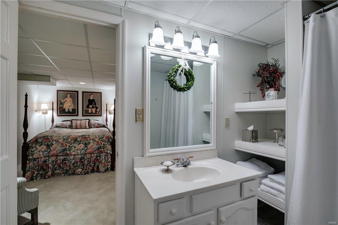 9848 Wild Deer Road Ladue, MO 63124 - Photo 29 of 33 Gallery Image 29